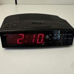 General Electric GE Model 7-4815A Digital Alarm Clock AM/FM Radio Tested Working